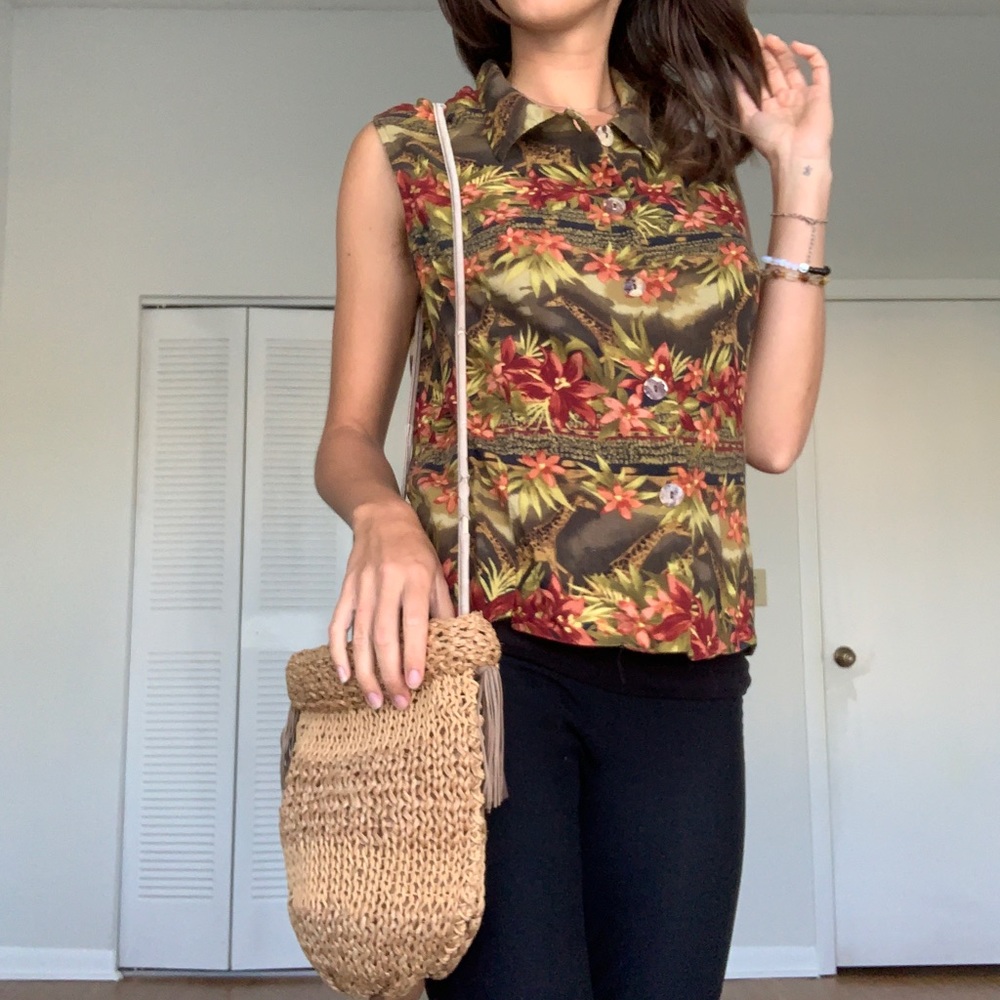 Vintage Giraffe Safari Sleeveless Button Down - Picture 5 of 8